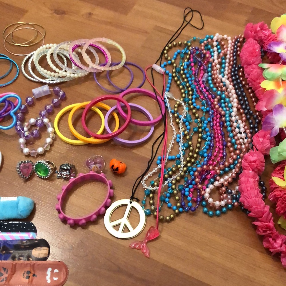 Lot of fantasy accessories for girls